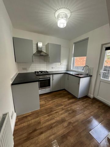 2 bedroom terraced house to rent - Photo 2