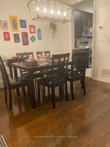 Condo Townhouse For Lease | W9234391 - Photo 5