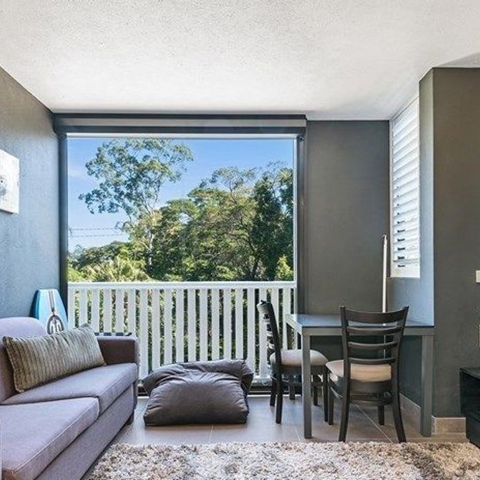 Spacious & Convenient Studio Apartment - Photo 1