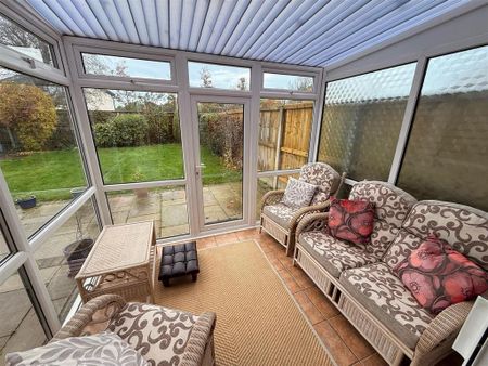 3 bedroom semi-detached house to rent - Photo 3