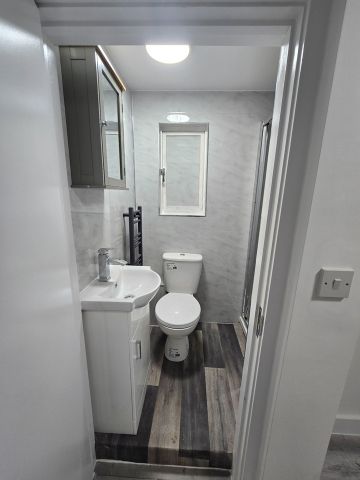 Studio Flat, Burlington Gardens, W3 - Photo 5