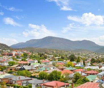 Top floor unit – Great location - Photo 6