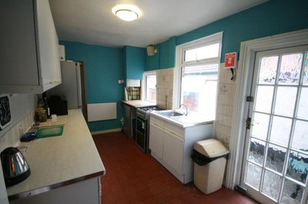 3 bedroom terraced house to rent - Photo 4