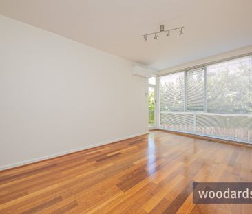 Stylish & Light-Filled One-Bedroom Apartment in Prime Camberwell Lo... - Photo 4