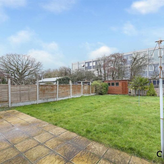 3 bedroom semi-detached bungalow to rent - Photo 1