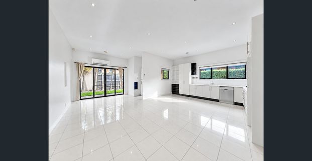 Welcome to Unit 2/50 Hotham Street, Hughesdale! - Photo 1