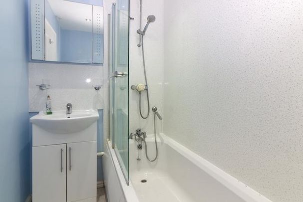 2 bedroom end of terrace house to rent - Photo 1