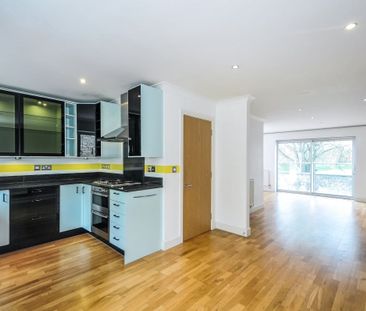 4 bedroom end of terrace house to rent - Photo 2