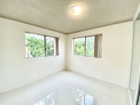 Renovated 2 Bedroom Unit - Photo 4
