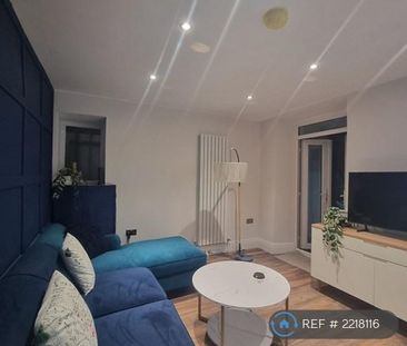 1 bedroom in a house share to rent - Photo 2