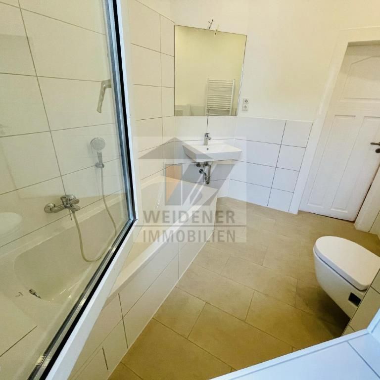 großzügige 4 Raum Wohnung mit 2 Balkonen & modernen Bad mit Wanne! - Foto 1