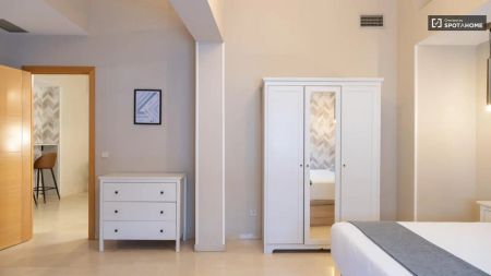 1-bedroom apartment for rent in Sol - Photo 3