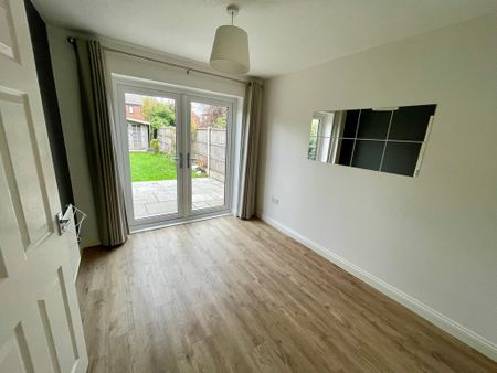 4 bedroom detached to let - Photo 3