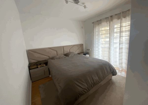Apartamento T2 para arrendamento sem móveis com piscina nas Laranjeiras, Lisboa