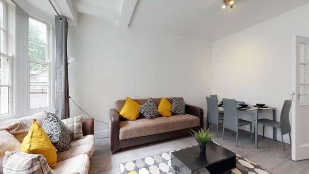 Queensway, London, W2 - Photo 1