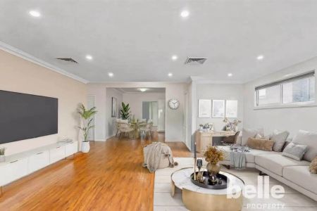 CHARMING HOME IN IDEAL LOCATION For Rent - Photo 2