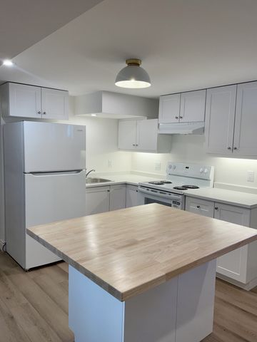 For Lease - 32 Uxbridge Crescent Unit# B, Kanata, Ontario - Photo 3