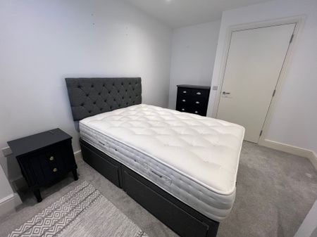 Sloane House, Aylesbury, New Street - Photo 2