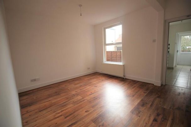 5 bedroom semi-detached house to rent - Photo 1