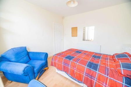 8 Carlton Avenue - Photo 3