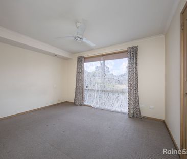 charming 3 bedroom home - Photo 3