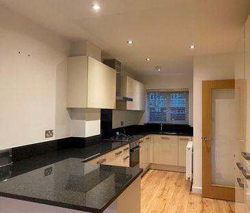 4 bedroom terraced house to rent - Photo 1