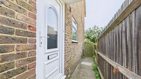 Myrtle Road, Lancing, BN15 - Photo 5