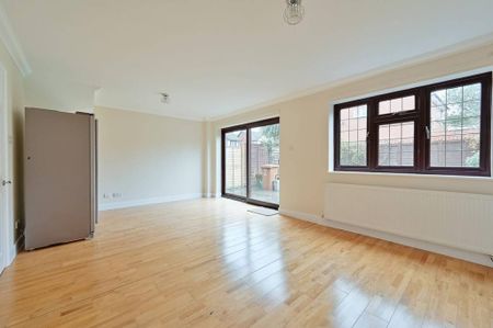 3 bedroom detached house to rent - Photo 3