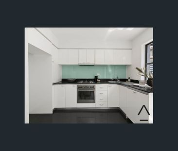 Light filled boutique townhouse with an entertainers' courtyard - Photo 5