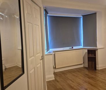 Room in a Shared House, Varley Road, E16 - Photo 5