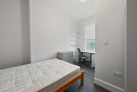 6 Bed Student Accommodation - Photo 3