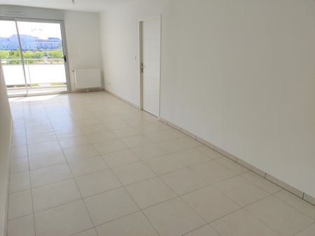 BEZANNES- Rés. HEXAGONE- Apt T2 de 57 m2 avec balcon et stationnement disponible le 1er/12/ 2024. - Photo 3