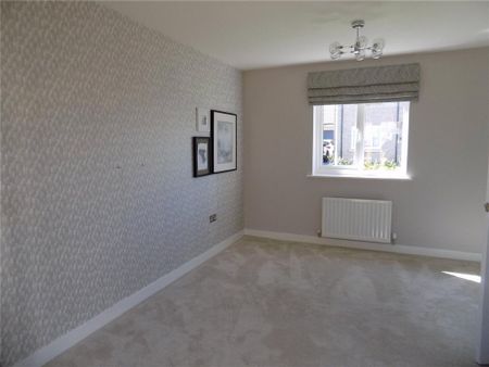 3 bedroom semi-detached house to rent - Photo 5