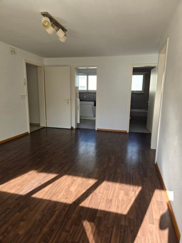 Frisch renovierte 4.5-Zimmer-Wohnung mit Bergblick in Linthal - Foto 2
