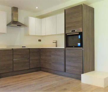 2 bedroom ground floor flat to rent - Photo 2