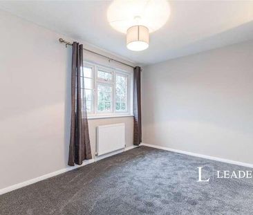 Finnart Close, Weybridge, Surrey, KT13 - Photo 2