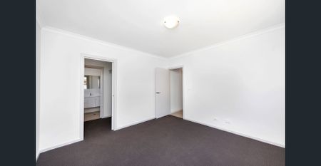 3 Bedroom, 2 Bathroom, double garage House in Googong North - Photo 3