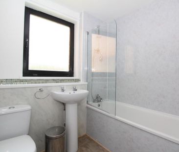 2 bedroom ground floor flat to rent - Photo 5