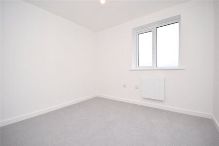 1, Howley Avenue, Churwell, Leeds, LS27 7FW - Photo 4