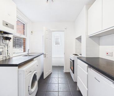3 bedroom terraced house to rent - Photo 3