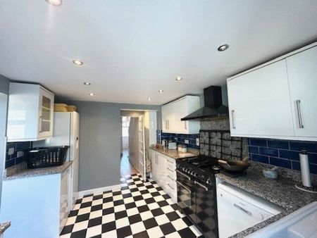 Rose Valley, Brentwood, CM14 4HJ, Property for rent - Photo 2