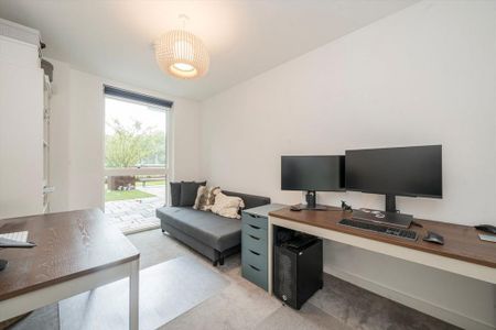 3 bedroom flat to rent - Photo 4