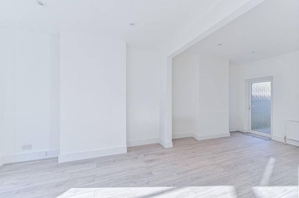 3 bedroom terraced house to rent - Photo 1