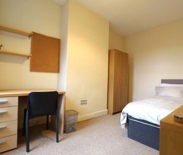 4 bedroom terraced house to rent - Photo 5