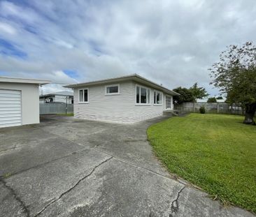 Three Bedroom Family Home - Photo 3