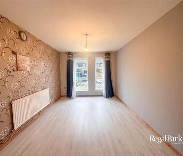 3 bedroom end of terrace house to rent - Photo 2