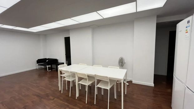 Room in a shared 13-bedroom apartment for rent in El Camp d'en Grassot i Gracia Nova - Foto 1