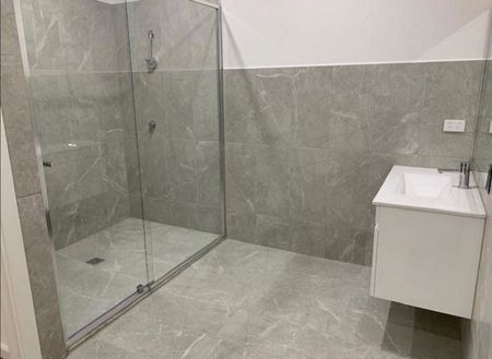 Spacious & Modern 3-Bedroom Townhouse In Prime Craigieburn Location - Photo 5