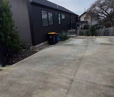 Modern 3 Bed home near Grace Hospital - Photo 4