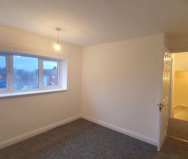 4 bedroom terraced house to rent - Photo 3